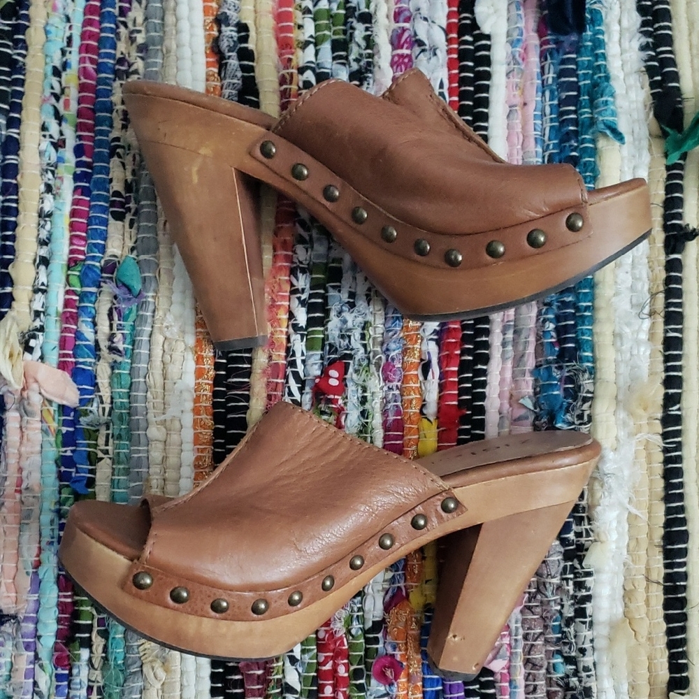 Zigi Girl PEDESTAL Brown Boho Studded Heeled Mules Sz 6.5 Spring Break Approved.